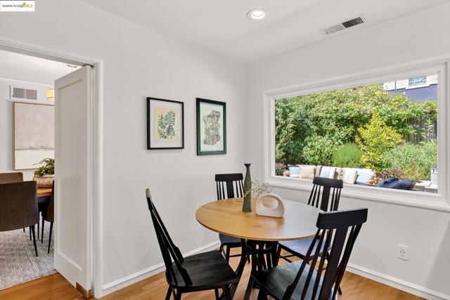 2773 Argyle Street, Oakland CA: https://media.crmls.org/mediaz/0ee26869-4f3d-43e7-a024-27130b871c7e.jpg