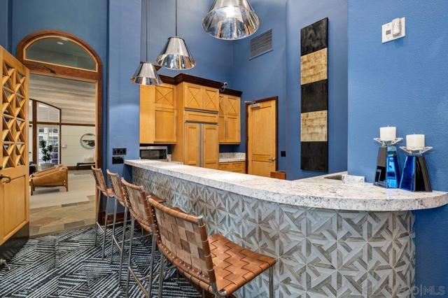 4165 Executive Dr, La Jolla CA: https://media.crmls.org/mediaz/0ee2aac7-7910-4124-9df1-f6d437cd8676.jpg