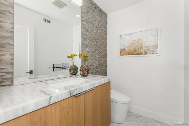 5527 Calumet Ave, La Jolla CA: https://media.crmls.org/mediaz/0ee2aba9-6d09-4f9d-9d9c-9a09aa31eba7.jpg