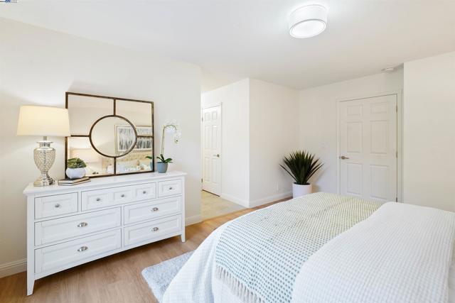3211 Harvey Ct, Pleasanton CA: https://media.crmls.org/mediaz/0ee2be7d-f270-4a29-8c07-5dd61d75b9db.jpg
