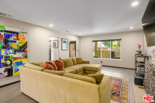 18839 Plummer Street photo 8