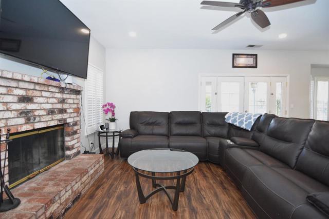 3611 Apple Blossom Lane, Turlock CA: https://media.crmls.org/mediaz/0ee3f570-2328-4b9b-a2fe-a1b89012b819.jpg