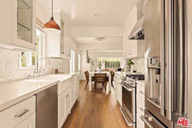 6481 W 77th Street, Los Angeles CA: https://media.crmls.org/mediaz/0ee44124-46bf-4552-88eb-98cca496134c.jpg