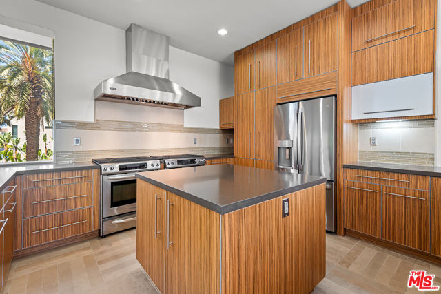 12936 Discovery, Los Angeles CA: https://media.crmls.org/mediaz/0ee481ca-56b5-4d69-9515-63d91d4cef17.jpg