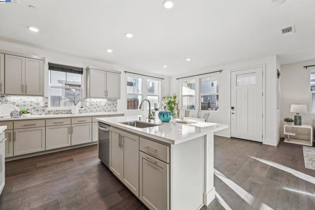 37898 Seafarer Road, Newark CA: https://media.crmls.org/mediaz/0ee48bf7-c17e-4608-ad37-c4745d89e6cb.jpg