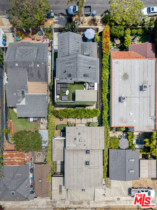 519 1/2 San Juan Avenue, Venice CA: https://media.crmls.org/mediaz/0ee507aa-fc64-4e9a-b5a1-76131a3e642f.jpg