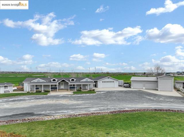 4985 Bixler Road, Byron CA: https://media.crmls.org/mediaz/0ee50bc5-7169-4f04-a622-c0b97364d60b.jpg