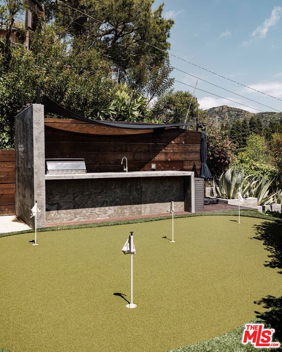 2532 Canyon Oak Dr, Los Angeles CA: https://media.crmls.org/mediaz/0ee51ec6-7e7b-43b5-9f59-b6e37bb292d5.jpg