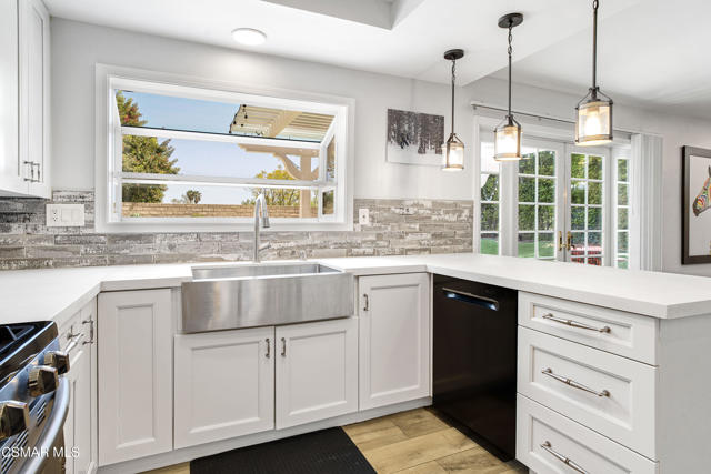 30836 Overfall Drive, Westlake Village CA: https://media.crmls.org/mediaz/0ee56d0e-0f06-450b-b5c0-1433b02d3ec5.jpg