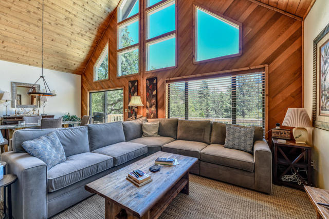 24873 Ponderosa Drive, Idyllwild CA: https://media.crmls.org/mediaz/0ee59f48-9207-4841-b752-1d6fa7ec9698.jpg