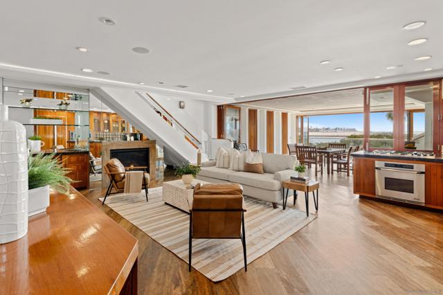 2617 Ocean Front Walk, San Diego CA: https://media.crmls.org/mediaz/0ee628af-3d51-4698-9ae9-92f54f4953ae.jpg