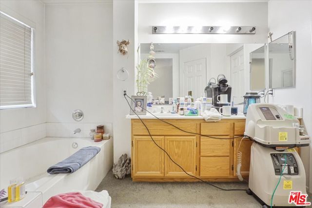 5083 Grand Avenue, Montclair CA: https://media.crmls.org/mediaz/0ee63d9f-f022-4230-adb5-d89f9475b034.jpg
