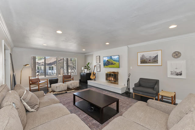 271 Bluebird Court, Big Bear CA: https://media.crmls.org/mediaz/0ee64708-1df0-4e65-a280-1fb9b72d1559.jpg