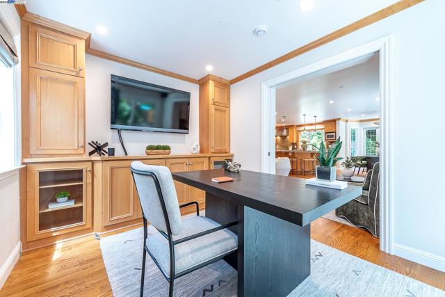 32760 Orick St, Union City CA: https://media.crmls.org/mediaz/0ee72726-308e-4ea0-ae18-f7cbbee58d5b.jpg