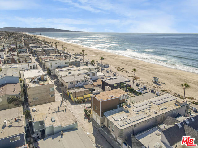 4400 Ocean Drive, Manhattan Beach CA: https://media.crmls.org/mediaz/0ee7b909-d519-44e5-94fe-b6f2e9b29e3b.jpg