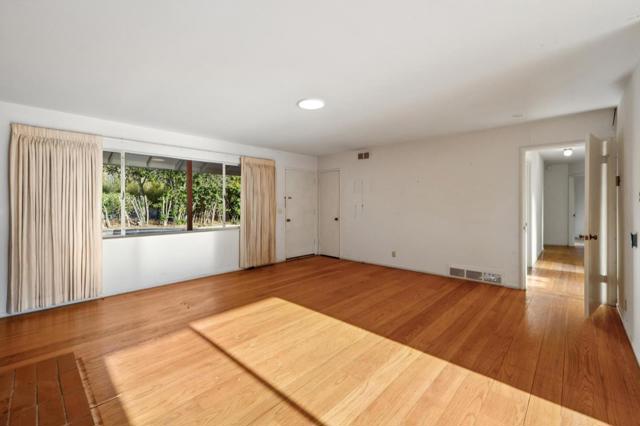 442 Knoll Drive, Los Altos CA: https://media.crmls.org/mediaz/0ee7ed87-e97e-41c6-8a4f-7b1da5e80e46.jpg