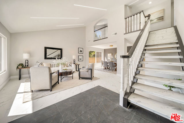 18521 Dylan Street photo 2