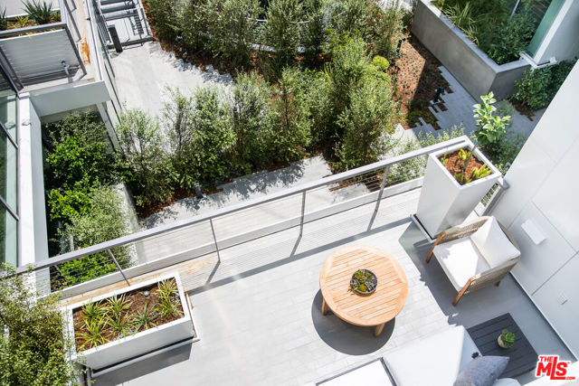 8600 Wilshire Boulevard, Beverly Hills CA: https://media.crmls.org/mediaz/0ee9213f-0d3c-40a0-9455-f5453ecbc9cc.jpg