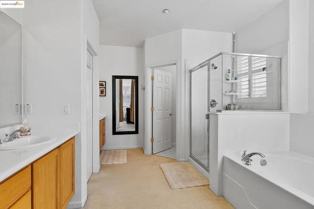 907 Snapdragon Way, Brentwood CA: https://media.crmls.org/mediaz/0ee94803-7175-4546-ba64-961197f4987a.jpg