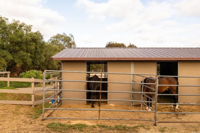 Detail Gallery Image 33 of 46 For 16761 Artesian Breeze Way, San Diego,  CA 92127 - 5 Beds | 4 Baths