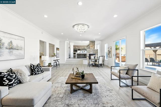 1023 Pebble Beach Dr, Clayton CA: https://media.crmls.org/mediaz/0eea7a33-63ea-466d-9816-a6524d6ebc1f.jpg