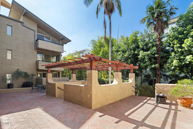 Detail Gallery Image 27 of 31 For 960 San Pasqual St #210,  Pasadena,  CA 91106 - 2 Beds | 3 Baths