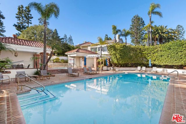 12320 Ridge Circle, Los Angeles CA: https://media.crmls.org/mediaz/0eebfdcf-4f8a-4cd3-8d21-4004d74713f4.jpg