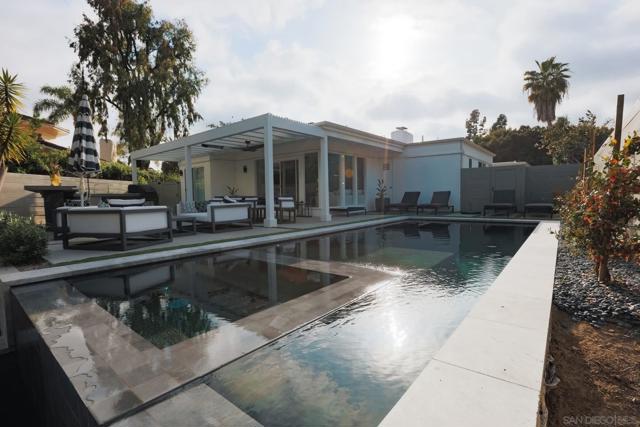 7026 Estrella De Mar Rd, Carlsbad CA: https://media.crmls.org/mediaz/0eec1b60-bc5f-45ad-b6f5-c5e81c1c7918.jpg