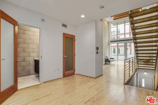 3450 Cahuenga Boulevard, Los Angeles CA: https://media.crmls.org/mediaz/0eeda56a-6db3-43a6-b685-0006fd450c9c.jpg