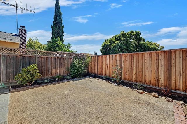15833 Via Toledo, San Lorenzo CA: https://media.crmls.org/mediaz/0eedc19c-d6ec-405b-beba-6f2b0eb4601e.jpg
