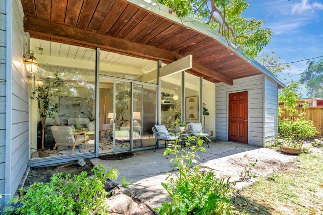 26 Roosevelt Circle, Palo Alto CA: https://media.crmls.org/mediaz/0eedc1f8-e8ff-474b-8d80-20a534f2d856.jpg