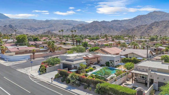 53945 Eisenhower Drive, La Quinta CA: https://media.crmls.org/mediaz/0eedeaca-541b-4dd7-b79b-d10f92c283d4.jpg