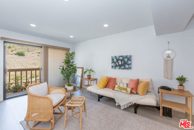 26004 ALIZIA CANYON Drive, D photo 2