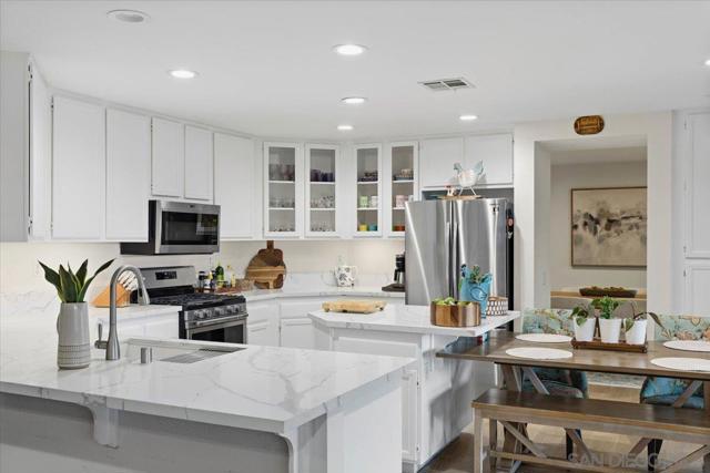 1528 Hendrix Pl, Chula Vista CA: https://media.crmls.org/mediaz/0eee8d49-8ba0-422c-bcf1-b1fb9d3eb109.jpg