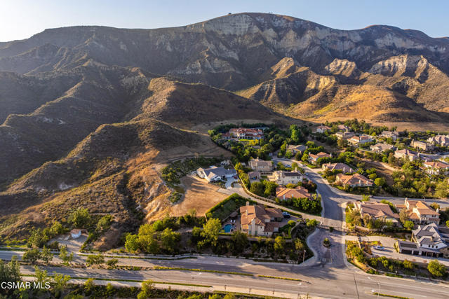 4221 Goldstone Lane, Simi Valley CA: https://media.crmls.org/mediaz/0eeea1fe-ce05-40e3-bf2c-076cc28ca025.jpg