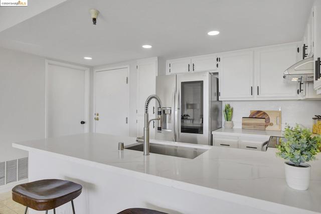Image 16 of 59 For 545 Pierce St  2112