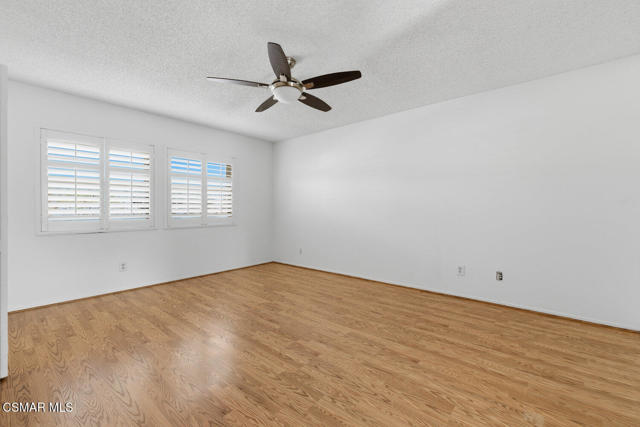 15494 Kernvale Avenue, Moorpark CA: https://media.crmls.org/mediaz/0eeee6c5-f68c-4567-bad0-6c921de653c7.jpg