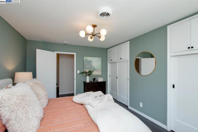 1366 Hansen Ave, Alameda CA: https://media.crmls.org/mediaz/0eeeee12-edf0-44b5-84e3-862c672894bb.jpg