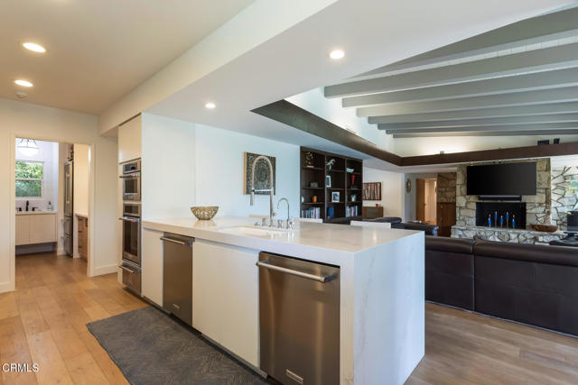 3608 Hampstead Road, La Canada Flintridge CA: https://media.crmls.org/mediaz/0eeef259-1cb1-43da-a8ee-3cf4a51cb1ec.jpg
