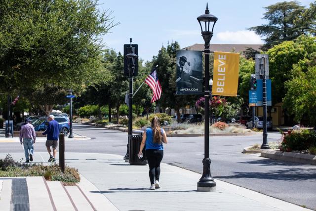 596 Franklin Street, Mountain View CA: https://media.crmls.org/mediaz/0ef050cf-b4b0-4d01-a628-411106c87bf8.jpg