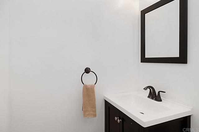 Detail Gallery Image 27 of 43 For 5676 Chateau Dr, San Diego,  CA 92117 - 7 Beds | 3/2 Baths