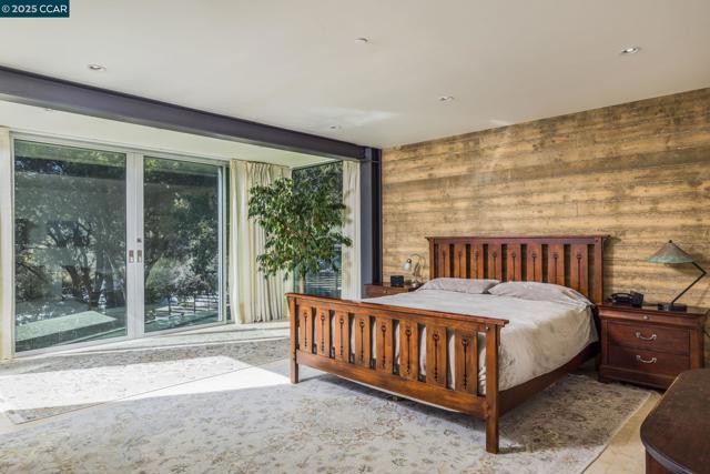 2 Crane Ct, Orinda CA: https://media.crmls.org/mediaz/0ef12d3d-16d7-459a-95f6-dbbe456f0ed2.jpg