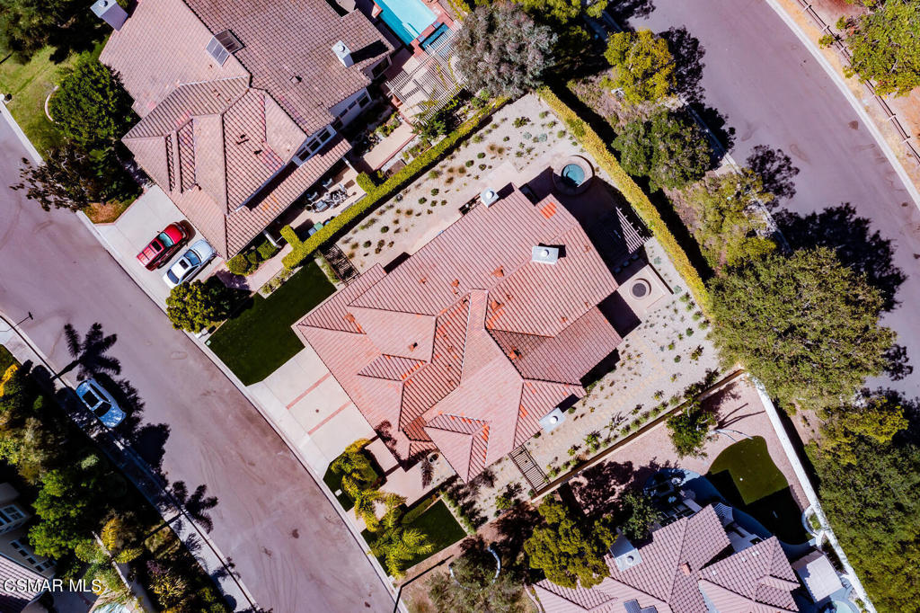 https://media.crmls.org/mediaz/0ef15052-3b94-45e5-80bf-7db32ef882ac.jpg?preset=X-Large