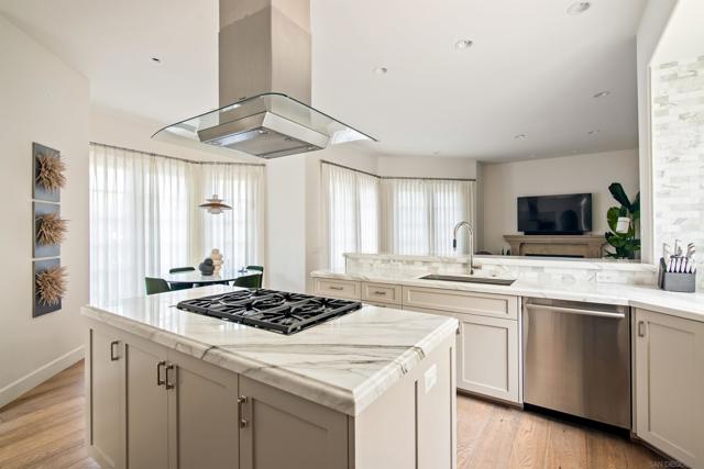 7729 Ivanhoe Avenue, La Jolla CA: https://media.crmls.org/mediaz/0ef18122-1cf8-48a8-93dc-7899d5e9e983.jpg
