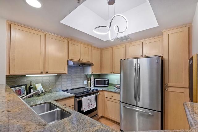 2400 5th Avenue 225, San Diego CA: https://media.crmls.org/mediaz/0ef182ae-a658-4651-868e-796d804d2b57.jpg