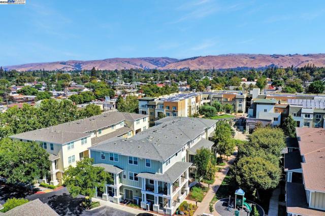 40702 Greystone Ter, Fremont CA: https://media.crmls.org/mediaz/0ef18710-02de-4359-a04f-e5c7a51e68fe.jpg