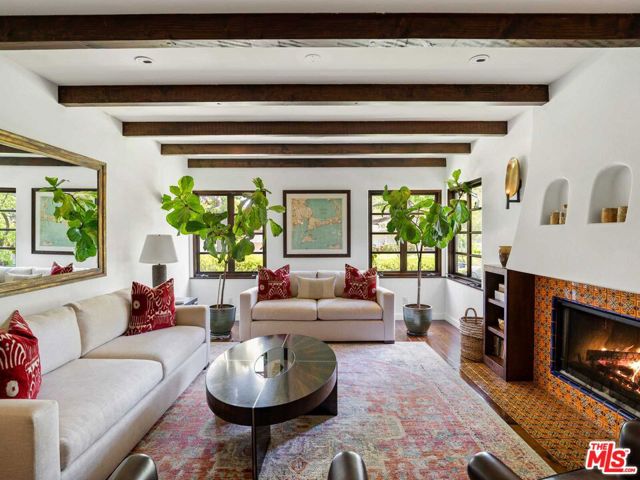 4057 Farmdale Avenue, Studio City CA: https://media.crmls.org/mediaz/0ef21e1c-3855-49ba-89b5-ae04b259c383.jpg