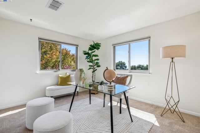 4110 Mystic View Ct, Hayward CA: https://media.crmls.org/mediaz/0ef24230-a898-4b4e-a062-32e47cc3d88b.jpg