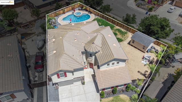 140 Ridge Crest Ct, Oakley CA: https://media.crmls.org/mediaz/0ef28129-d6ba-4747-9437-46f20ad29753.jpg