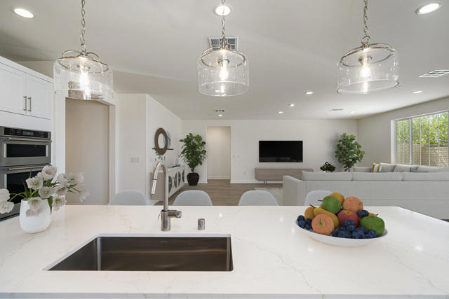 58229 Coral View Way, La Quinta CA: https://media.crmls.org/mediaz/0ef2b886-9ce5-4416-87a6-d9f0f2fc6399.jpg